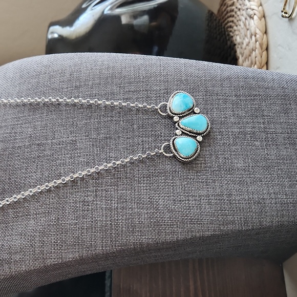 Gorgeous NWOT Native American Triple Stone Kingman Turquoise Cluster Necklace 💙 - Picture 12 of 14